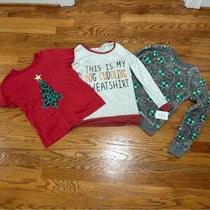 2 sweatshirts and one shirt. There are two 7/8’s and one 10/12.